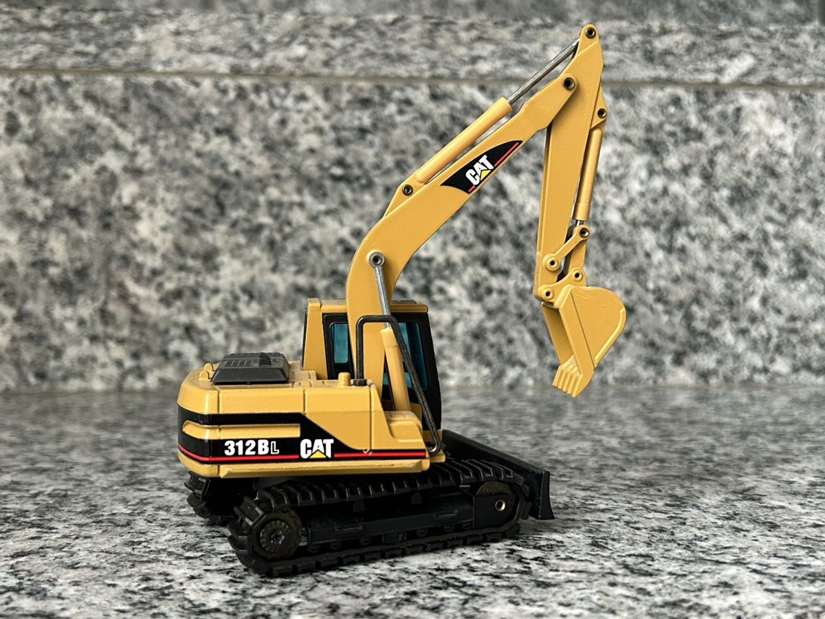 Caterpillar Kit di modellismo & Modellini statici: Cat 312 B , 1:50 , NZG – Usato da Horw venduto da Tigercat635 3