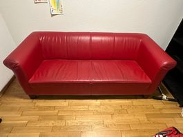 Rotes Leder-Sofa – modern/klassik, hochwertig & bequem