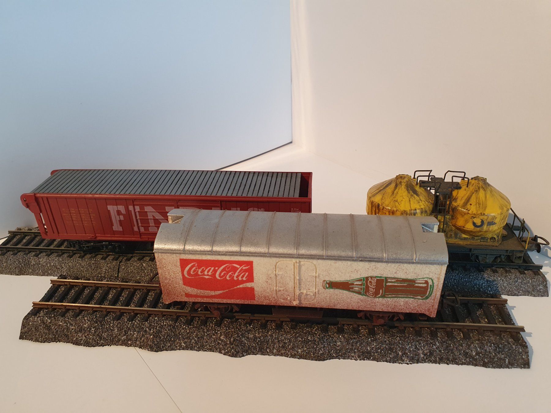 Lima Modelleisenbahnen: 3 Lima Güterwagen / DC / 1:87 / Verschmutzt – Gebraucht aus Zürich von BLS58MA 1