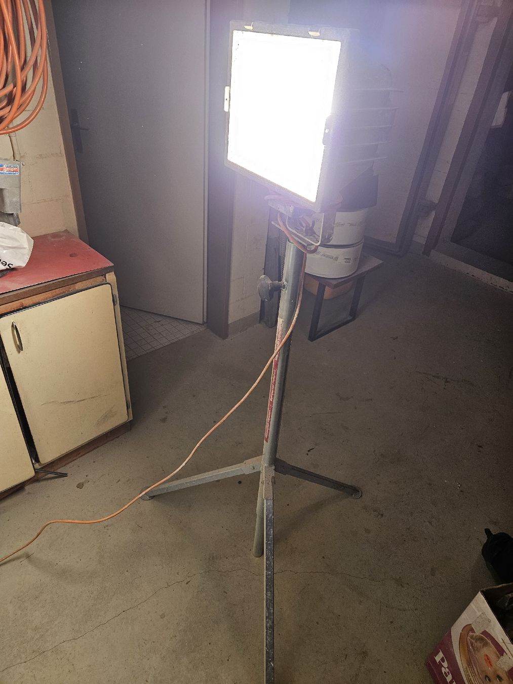 Lampade: Scheinwerfer mit Stativ – Usato da Villnachern venduto da chiara99ch