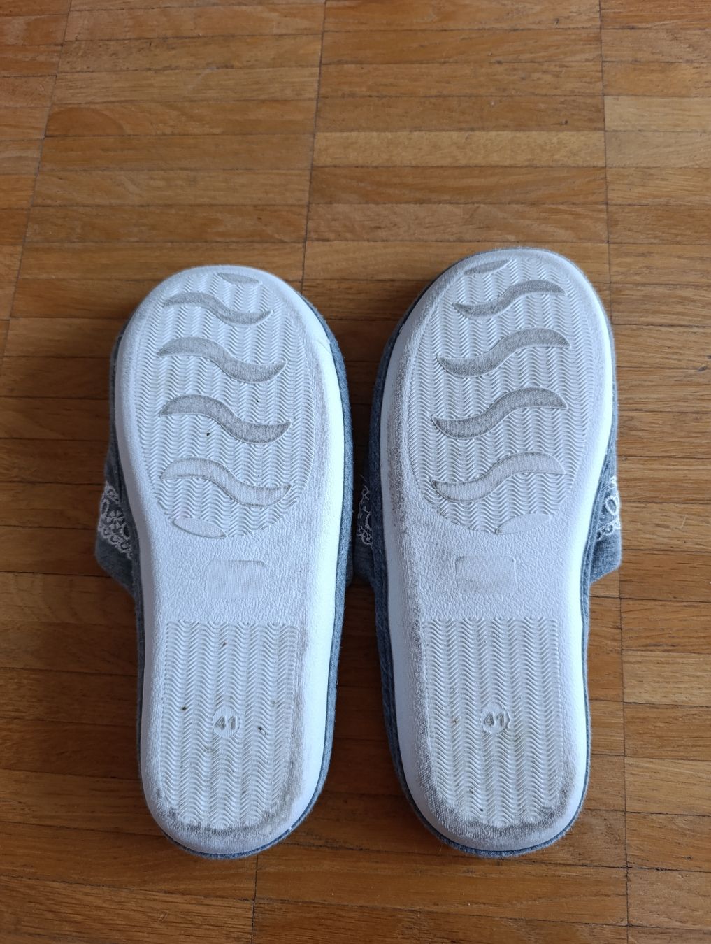 Scarpe da donna: Hausschuhe Damen, Gr. 41 – Usato da Zürich venduto da mir_2kjl 3