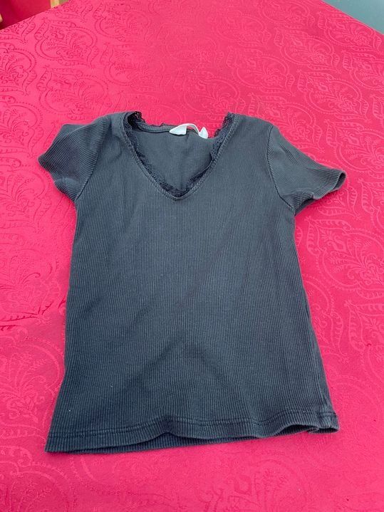 Camicette, T-shirt & Top: Mädchen Top schwarz 134/140 – Nuovo (secondo la descrizione) da Bergdietikon venduto da antovale