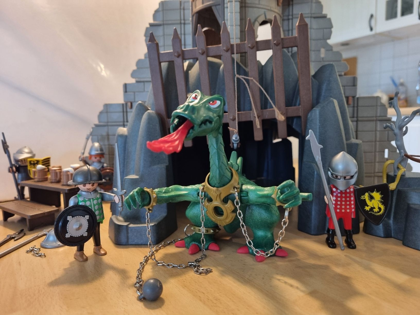 Playmobil Spielzeuge: Playmobil Drachen Turm Ritter – Gebraucht aus Bätterkinden von  2