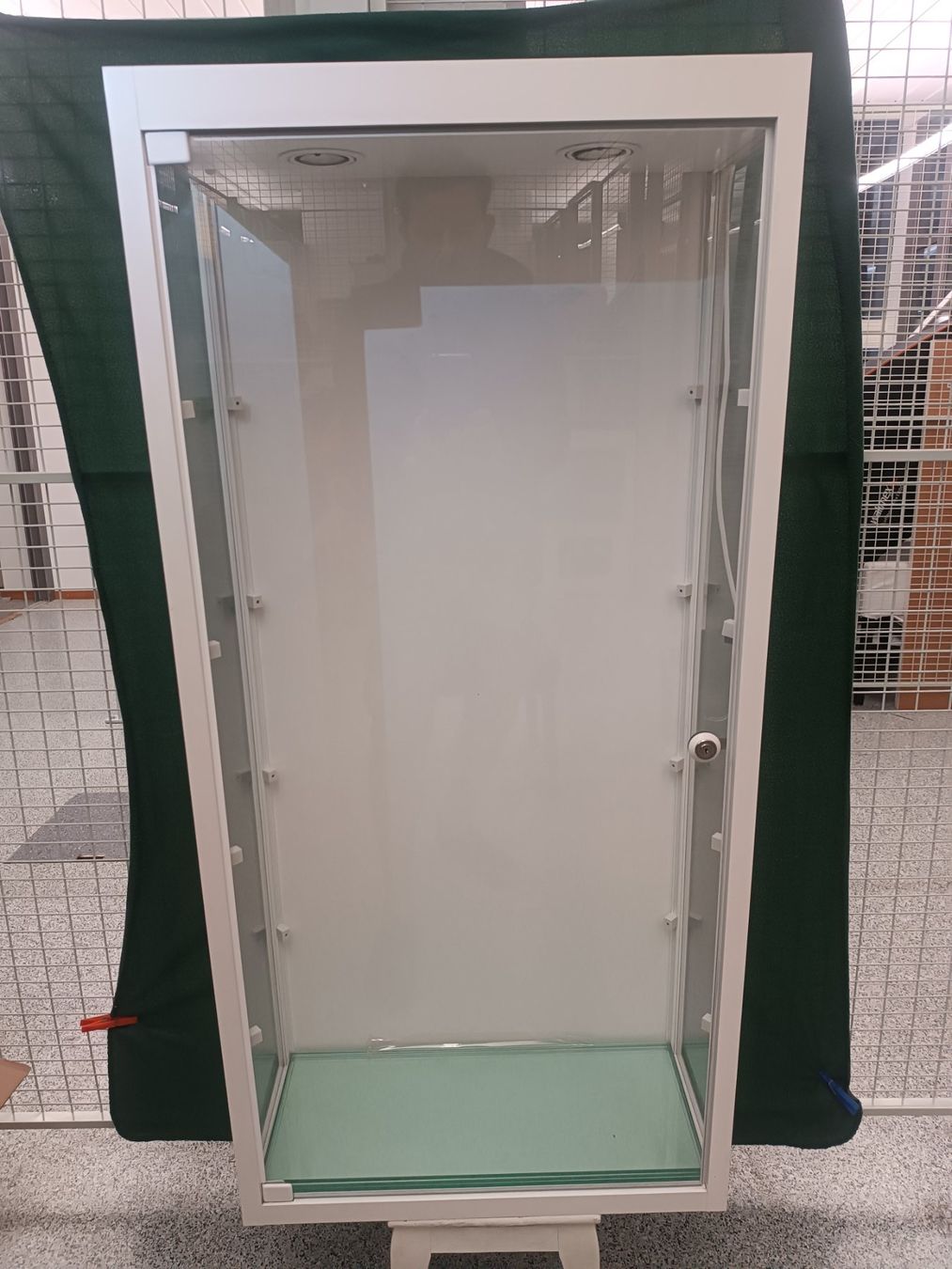 Vetrine: Grosse Glasvitrine mit Beleuchtung, abschliessbar! – Usato da Dürnten venduto da tomek007 1