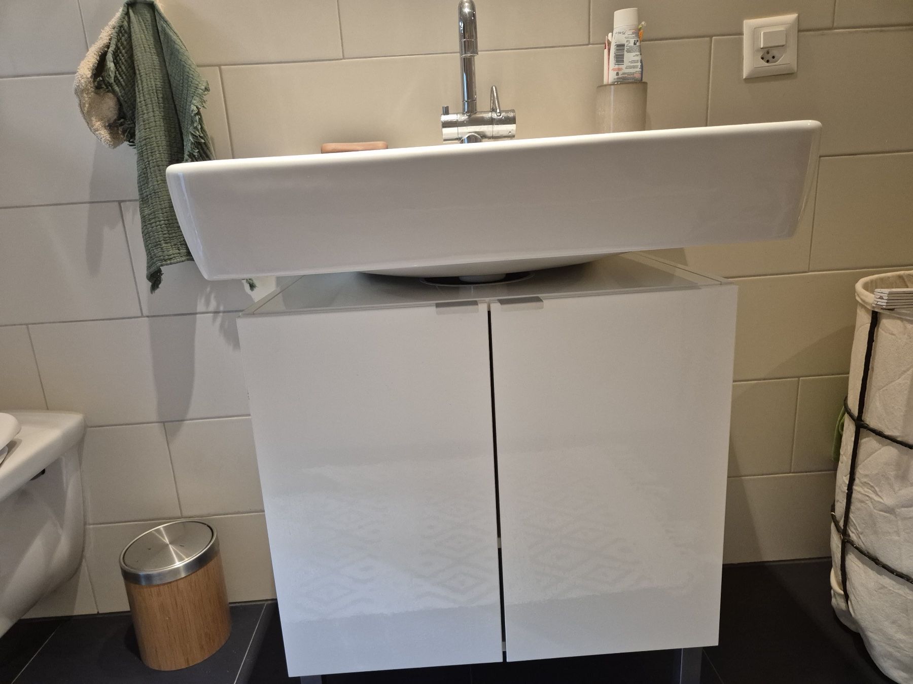 Mobili per bagno: Waschbeckenunterschrank – Usato da Basel venduto da Eddimor