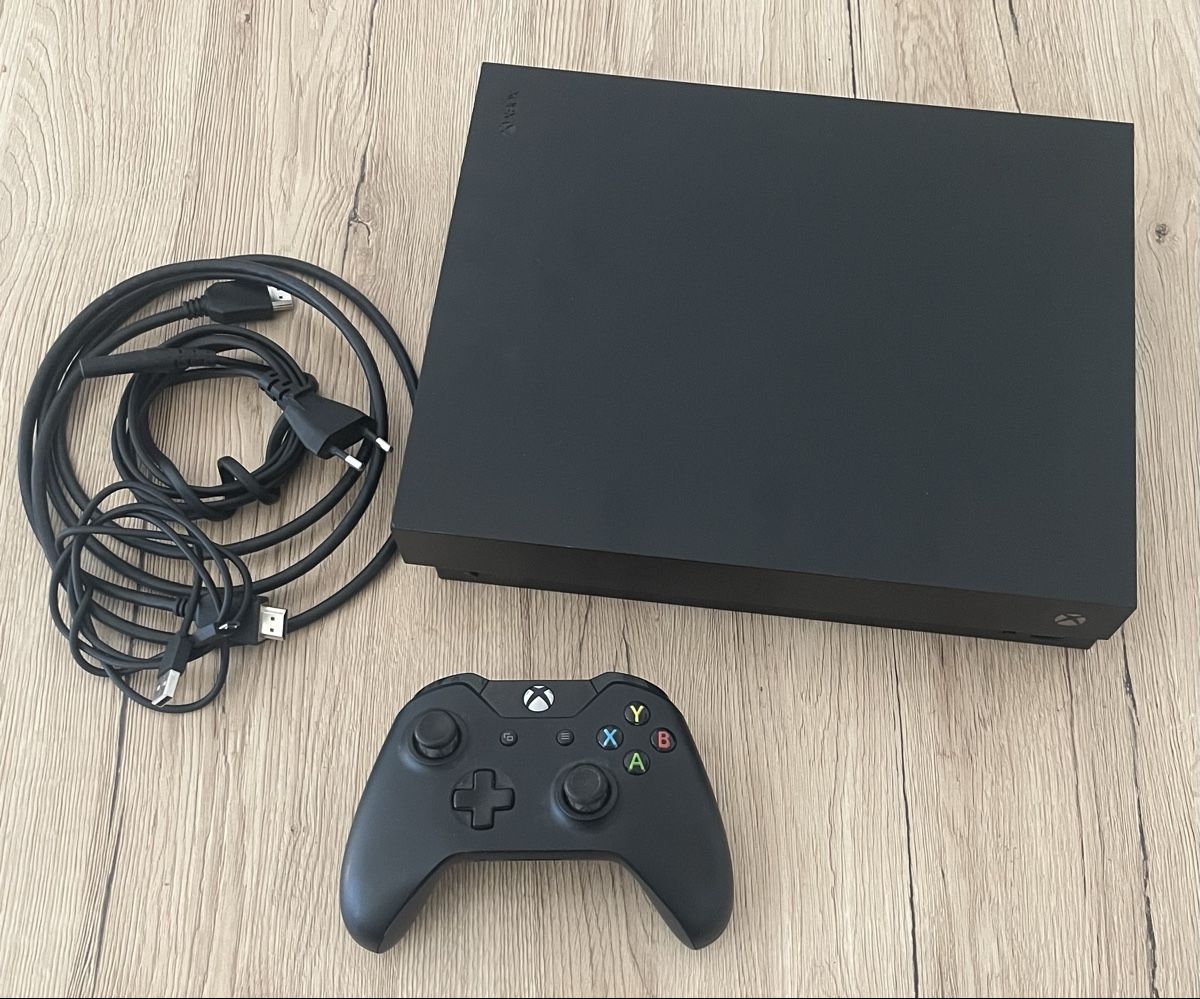 Microsoft Consoles: MICROSOFT X BOX ONE X – D'occasion à Plons par wartauchris