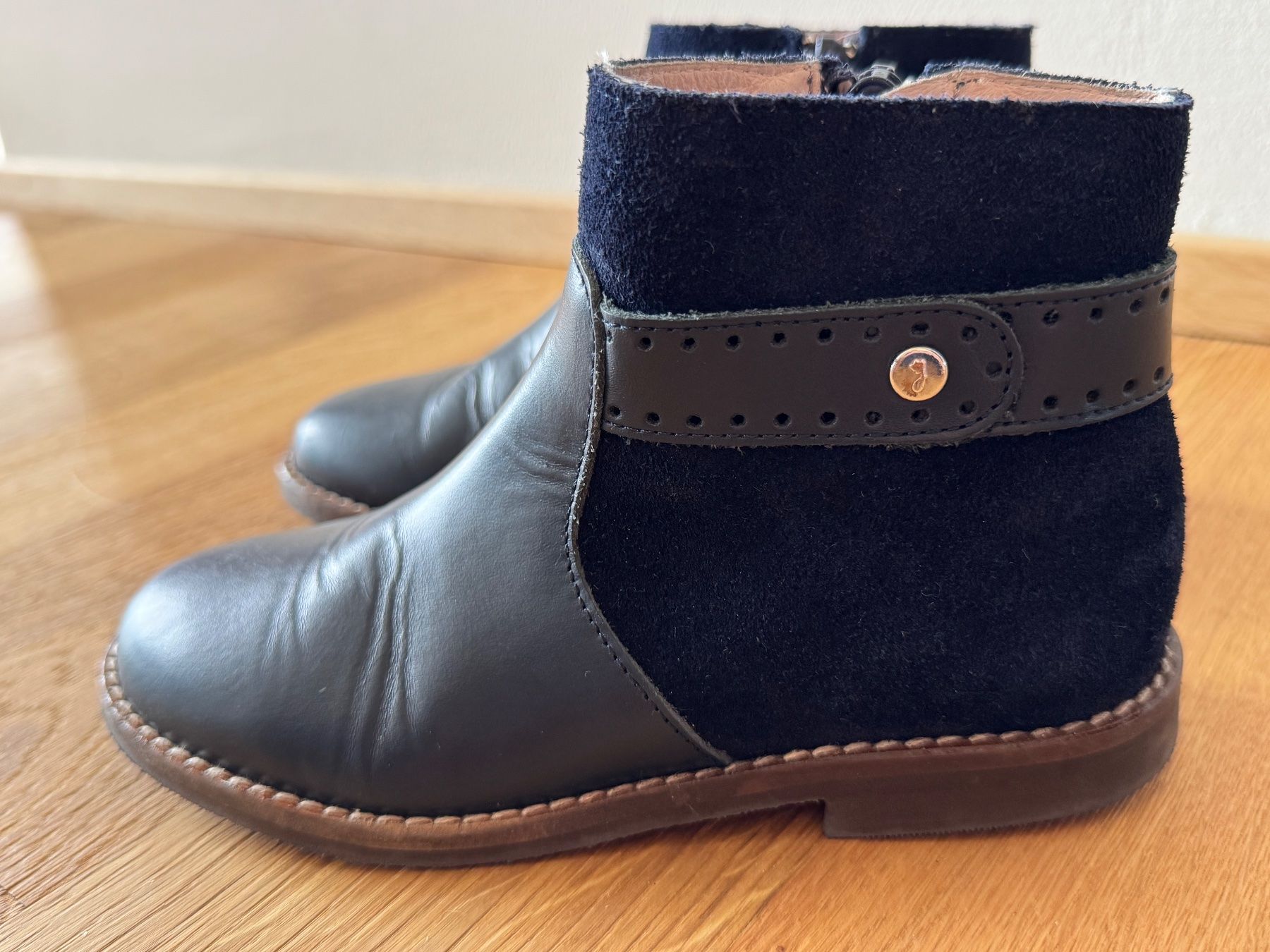 Scarpe per ragazze: Jacadi Navy Blue Leather Boots G28 – Usato da Kilchberg ZH venduto da Gejuba 1