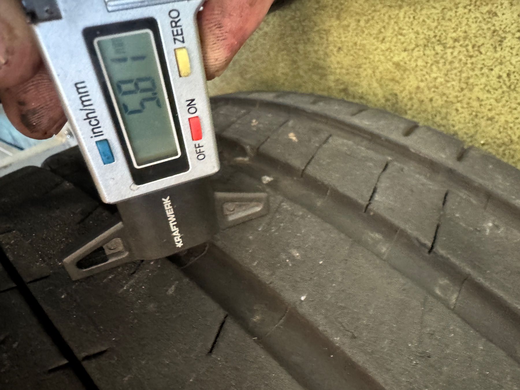 Michelin Pneus & Kompletträder: 245/35R19 – Gebraucht aus Widen von Dinero02 2