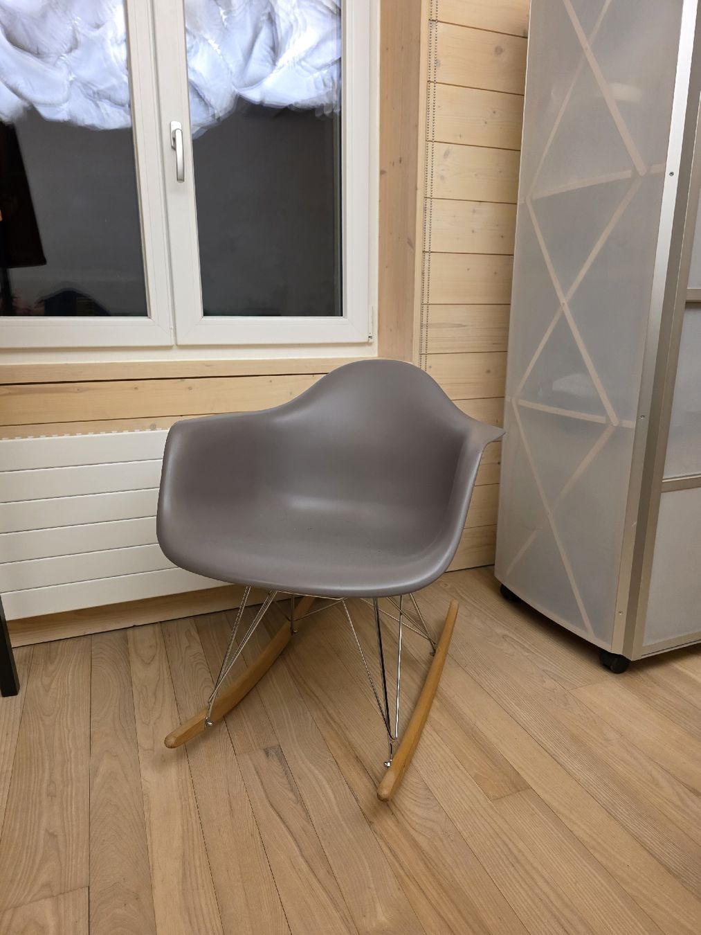 Sedie: Designer Schaukelstuhl im Eames Stil – Usato da Lichtensteig venduto da Polsterwerk 1