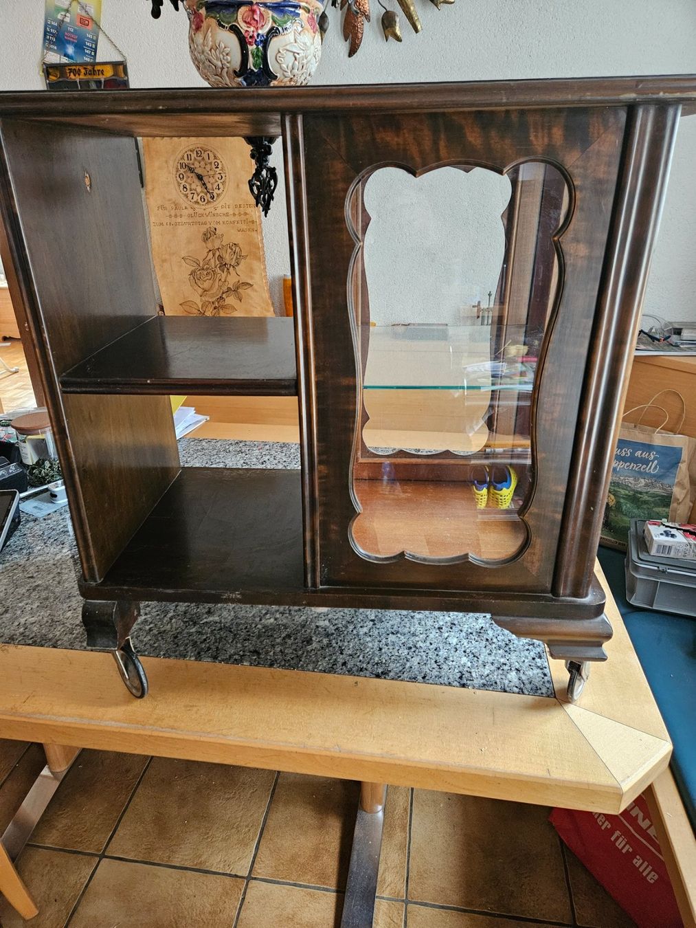 Carrelli di servizio: Antiker Servierwagen mit Vitrine auf Rollen – Usato da Altstätten SG venduto da Gartenmeister60 3