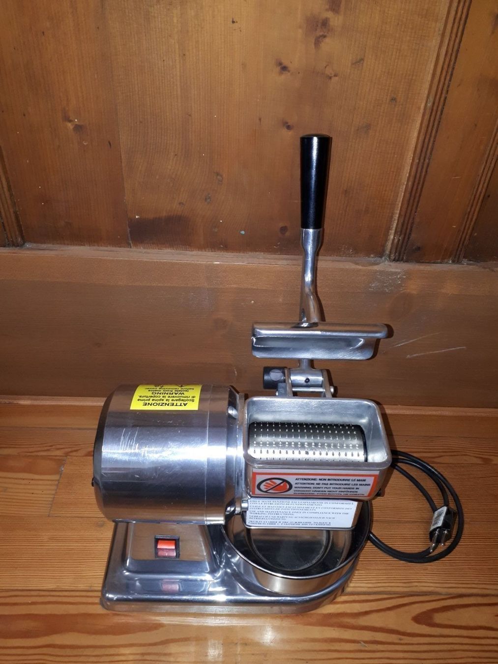 Schallplatten: Grattugia elettrica GP Micro CE – Neu (gemäss Beschreibung) aus Poschiavo von O.JennySA