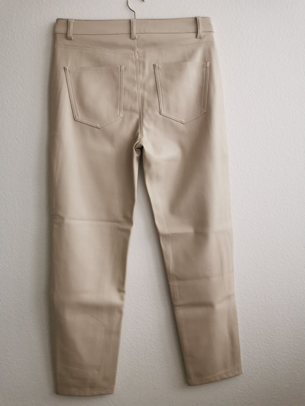 C&A Pantaloni: Damenhose kunstleder Look – Usato da Ebikon venduto da Oahu19 1