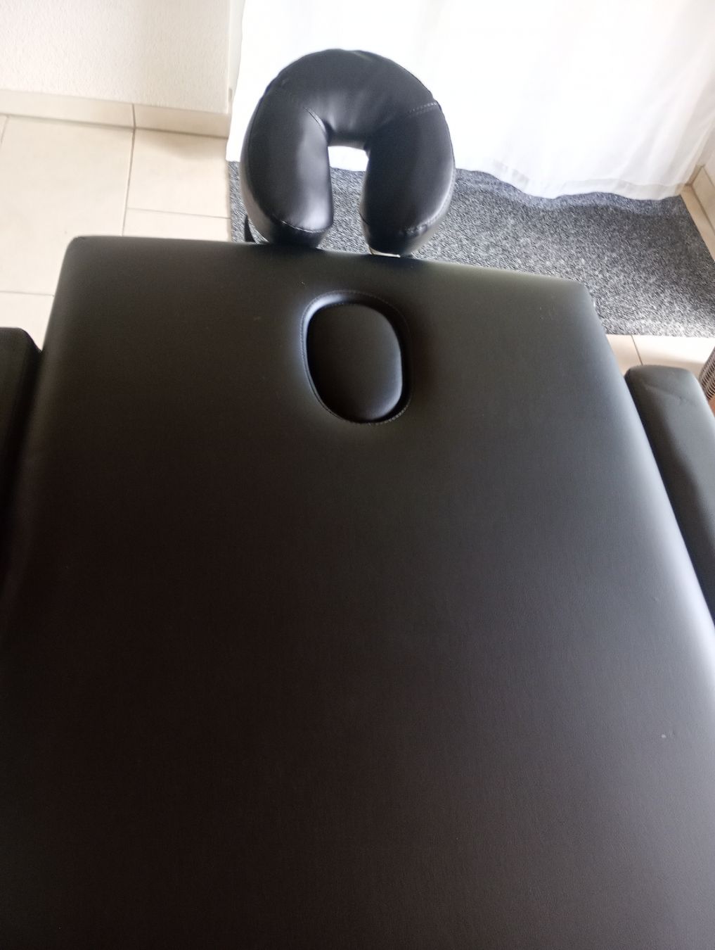 Lettini & sedie per cosmetici: Massagetisch  – Usato da Effretikon venduto da olg_jq7m 4