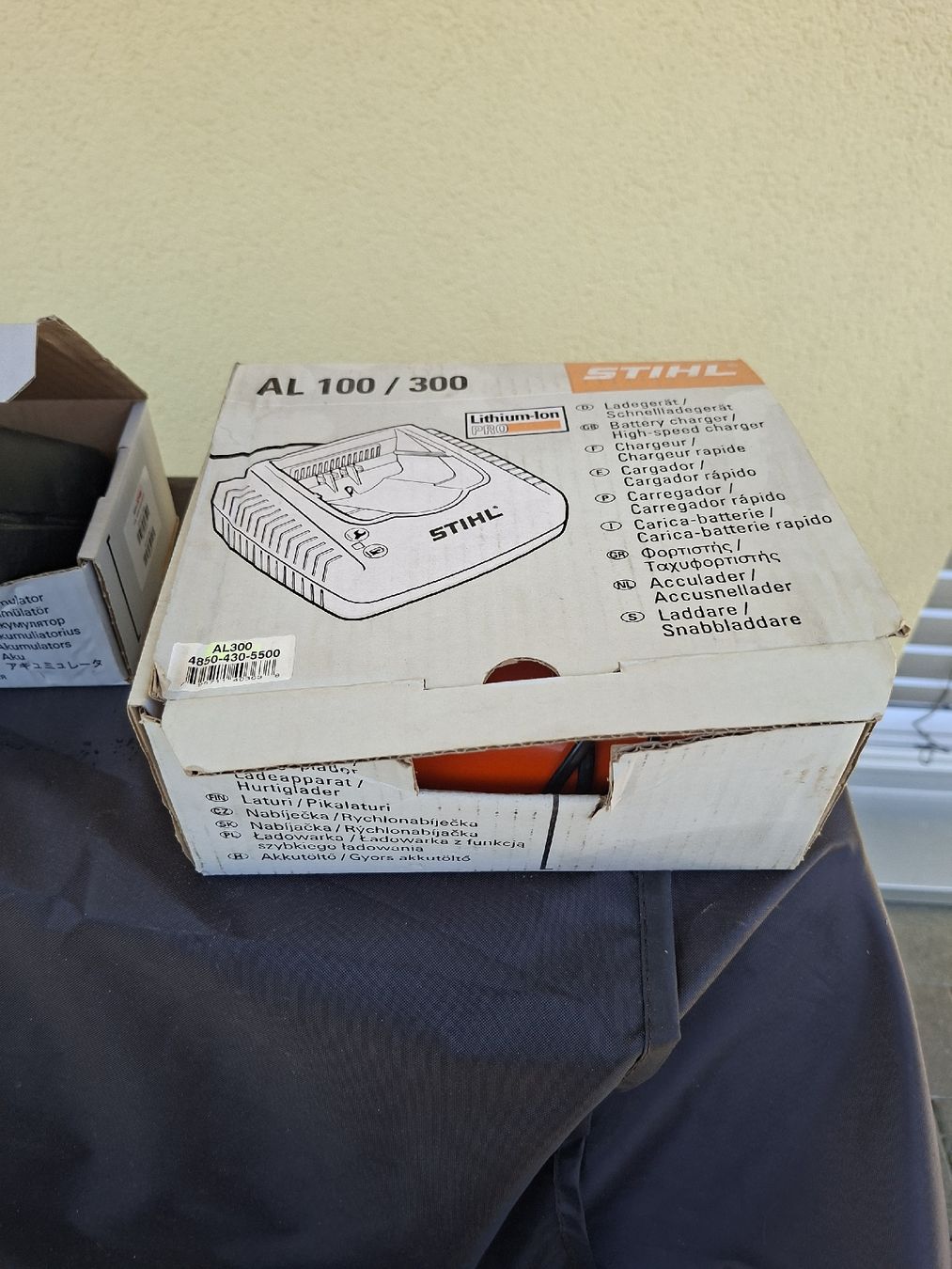 Stihl Tous les outils: Stihl Ladegerät und 1 Akku – D'occasion à Leibstadt par Tremek 1
