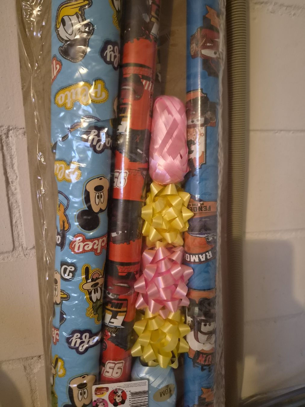 Carta: Disney Geschenkpapier Set mit Schleifen – Nuovo (secondo la descrizione) da St.Gallen venduto da Avena135 1