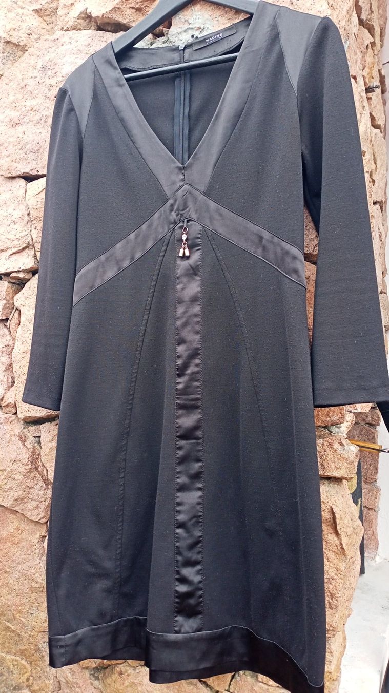 Vestiti: Elegante vestito nero Nadine – Usato da Brusino Arsizio venduto da Demidova