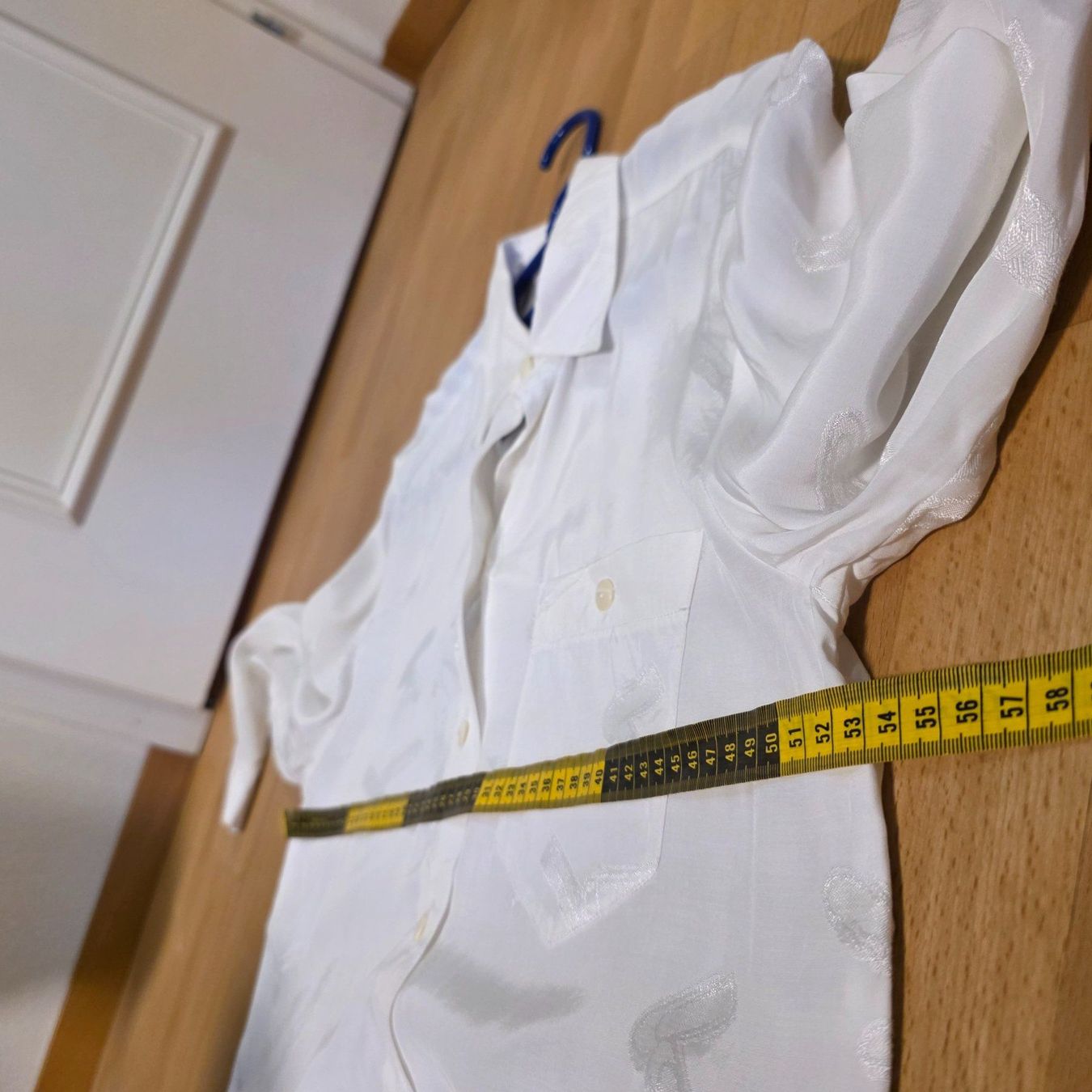 Blusen: Weiße Viskose-Bluse 38/M, Oversize, Motiv Stifte – Gebraucht aus Wald ZH von CapLux 3