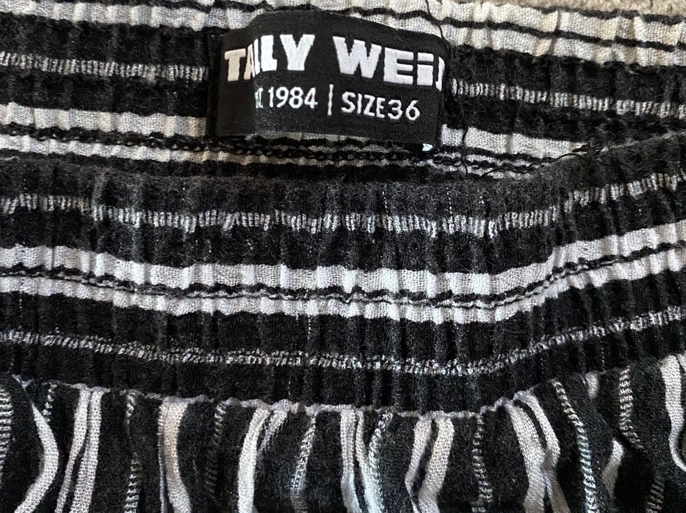 Hosen: Shorts schwarz/weiss Gr 36 – Gebraucht aus Altendorf von Jeshy15 1