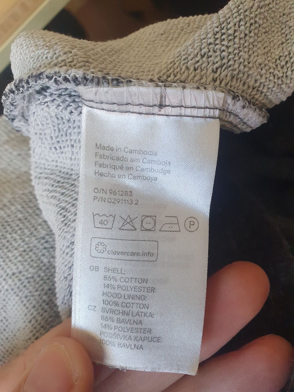 H&M Maglioni & Felpe: Kapuzenpullover H&M schwarz – Usato da Bern venduto da NilsMosi 4