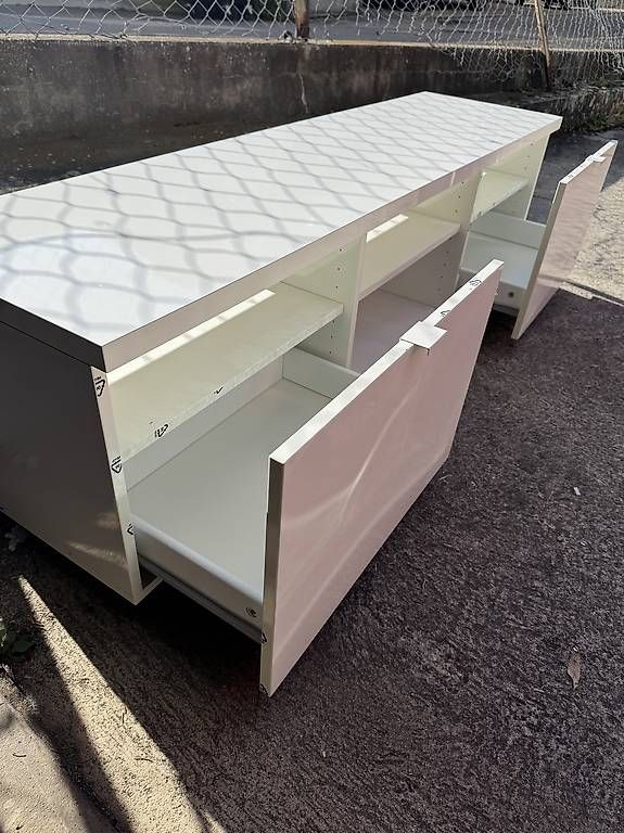 Mobili TV: Petit meuble TV à vendre – Usato da Bevaix venduto da mic_rdc7 2