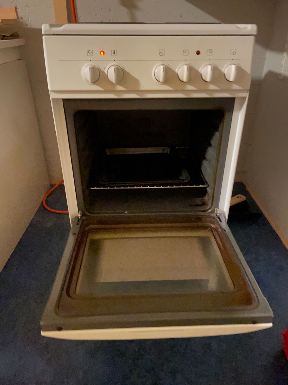 Bosch Elettrodomestici da cucina: BOSCH Backofen mit 4 Kochplatten – Usato da Waltenschwil venduto da fro_qb57 1