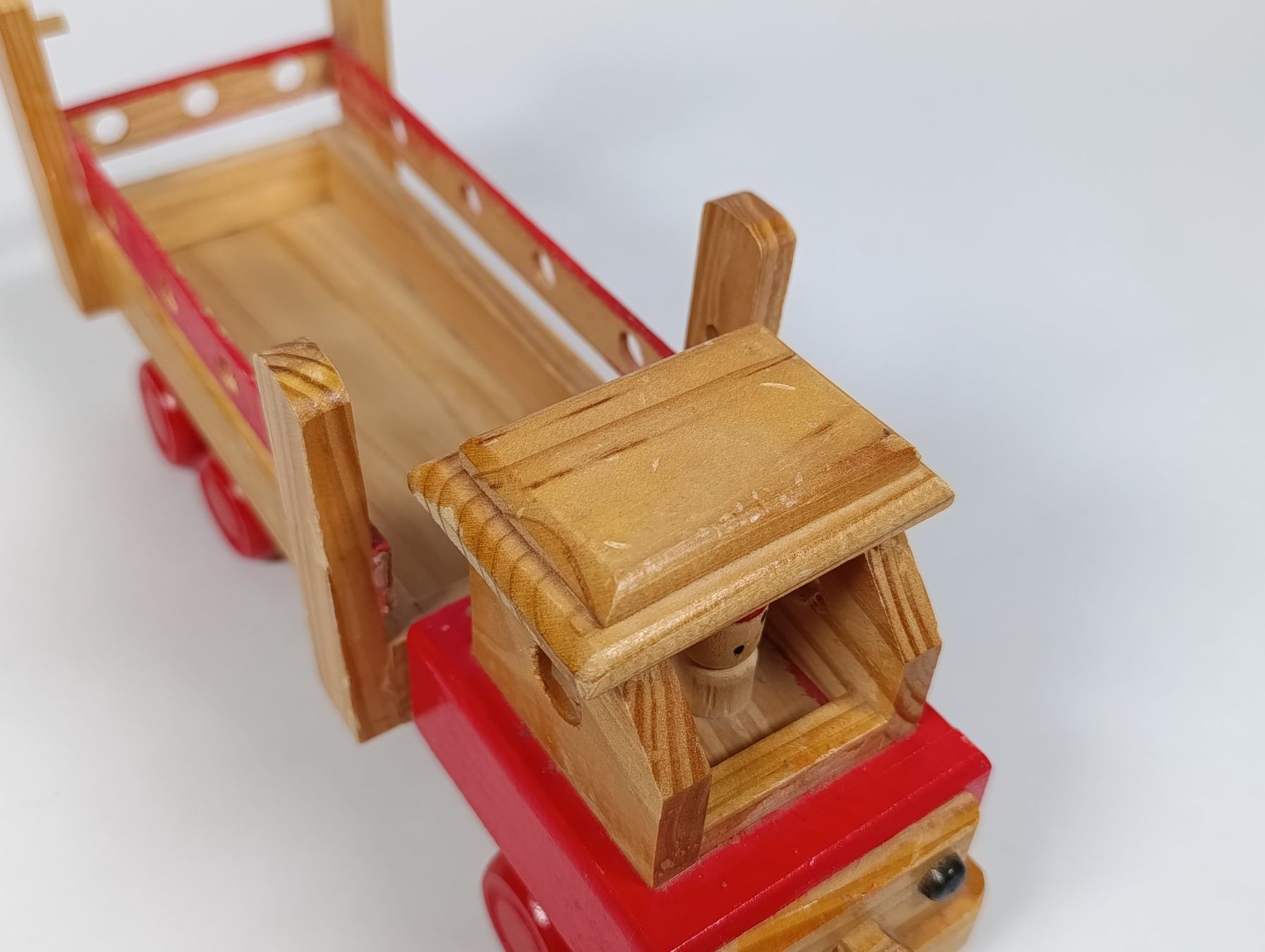 Giocattoli: LOT de 3 véhicules en bois – Usato da Thielle venduto da Plusvalue_Neuchatel 4