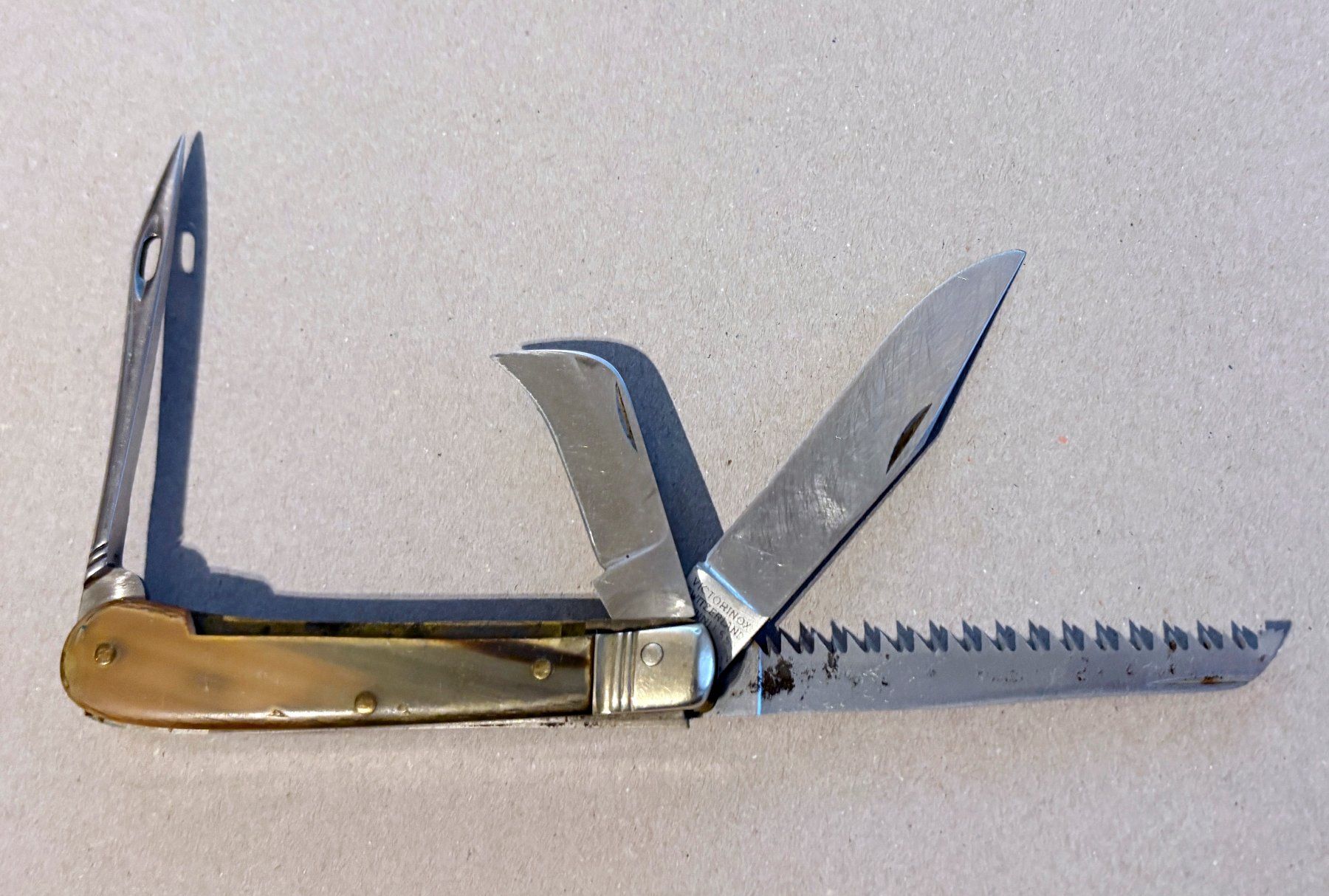 Victorinox Coltelli tascabile: Victorinox Taschenmesser Sackmesser – Usato da Belp venduto da pege.b 1