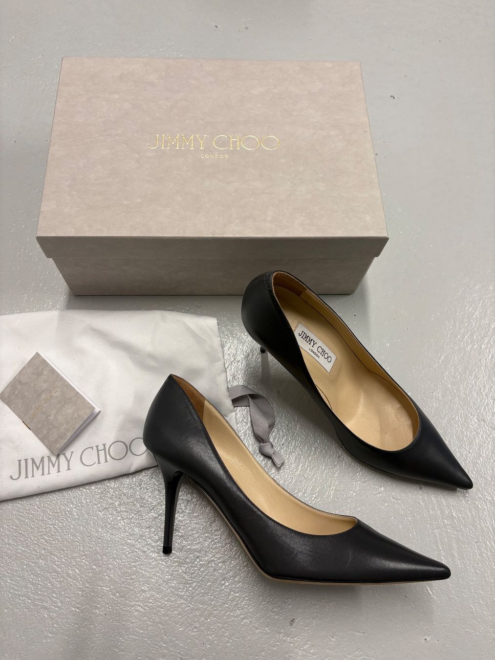 Jimmy Choo Damenschuhe: Jimmy Choo Pumps grau Leder 40 spitz 9cm – Neu und originalverpackt aus Regensdorf von secondchancefashion 7
