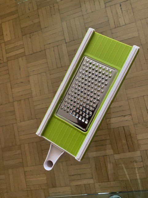 Elettrodomestici da cucina: Reibeflächen 4 Gemüsehobel – Usato da Zürich venduto da Berta016 3