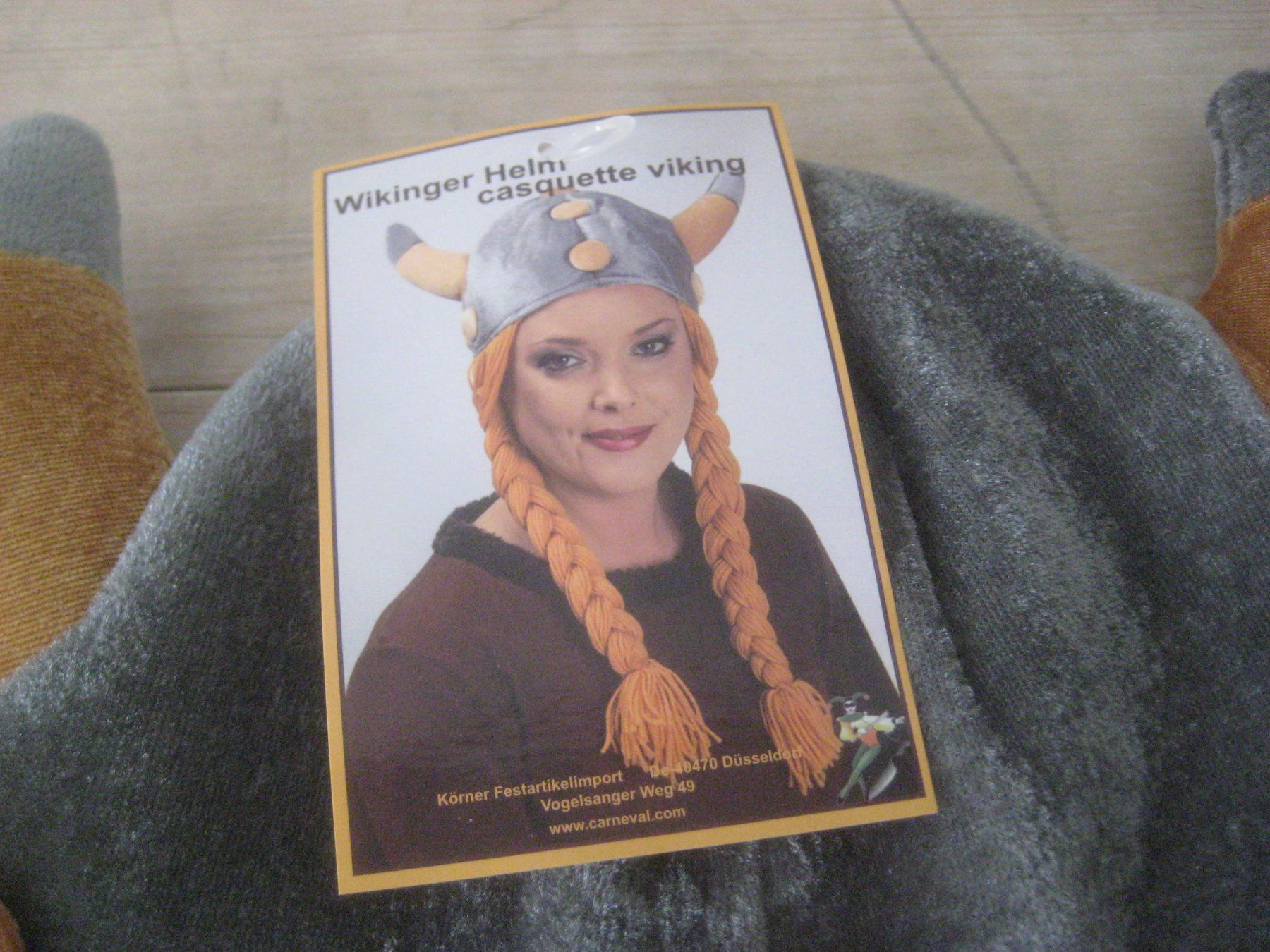 Chapeaux, bonnets & casquettes: WIKINGER   HELM   HUT   FRAU  2 X – Neuf avec emballage d'origine à Uster par flocke1