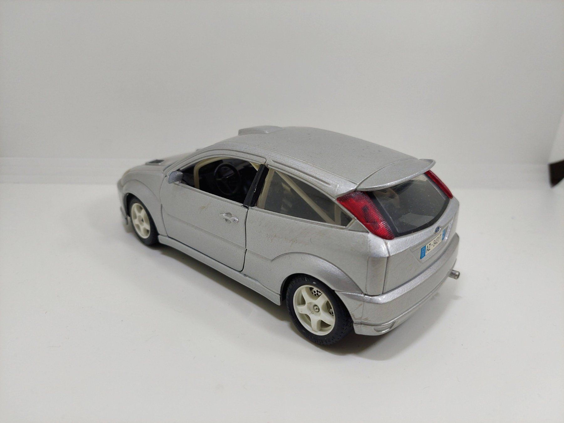 Bburago Modellini d'auto: 1:24 Ford Focus Burago – Usato da Cugnasco venduto da AndyAlfa 1