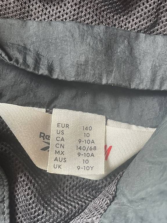 H&M Pulls et sweat-shirts: leichtes jäggli grösse 140 – D'occasion à oberdiessbach par phslif 2