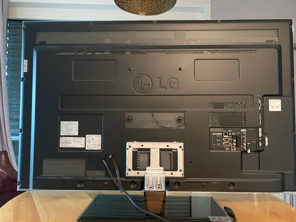 LG Fernseher: TV Gerät LG47LE8500 – Gebraucht aus Zug von winizu 1
