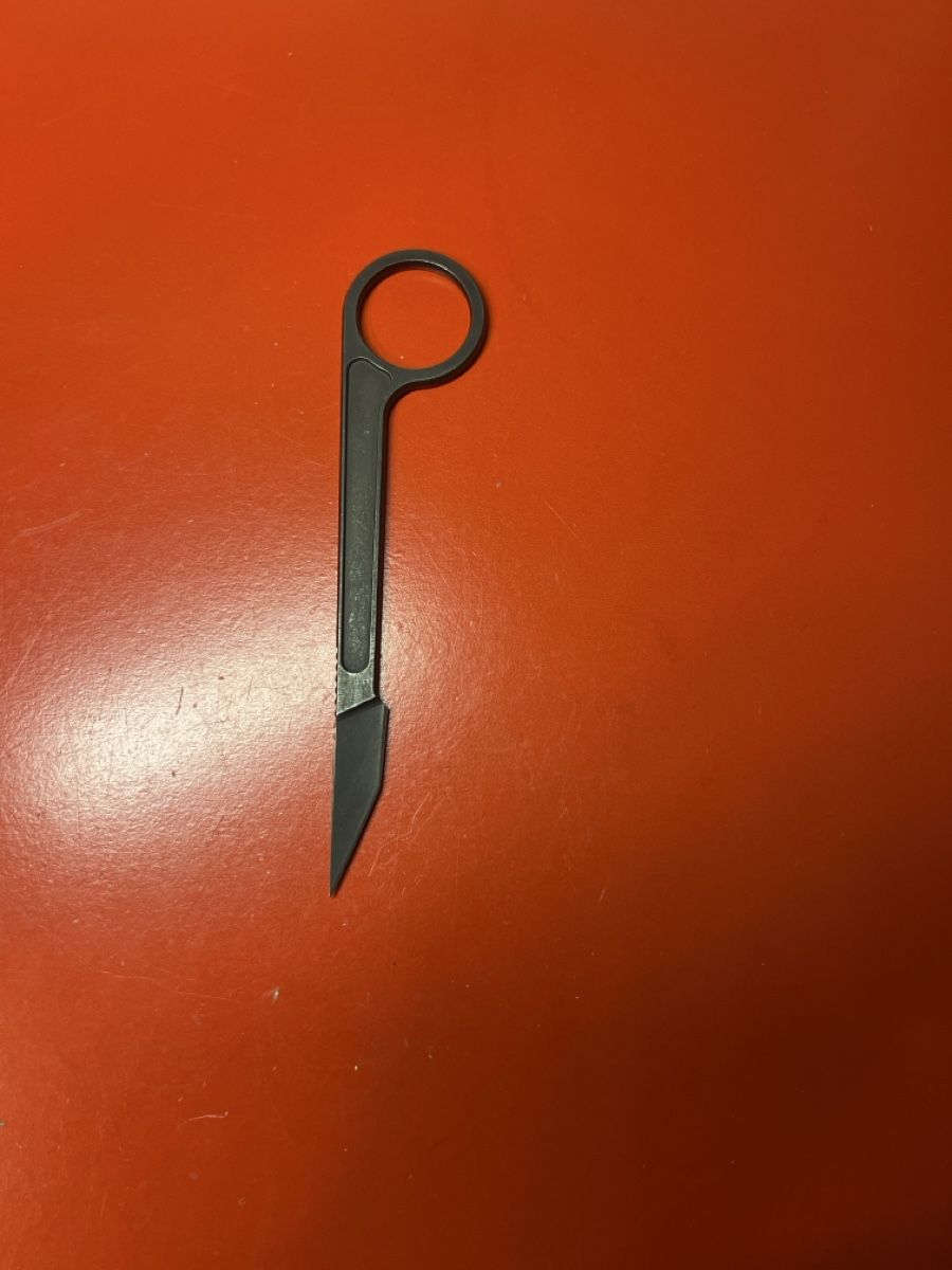 Couteaux militaires: Kleines Messer mit Scheide guter Zustand – D'occasion à Kriens par LittleButton84 2