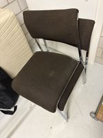 Stuhl braun mit Metallgestell