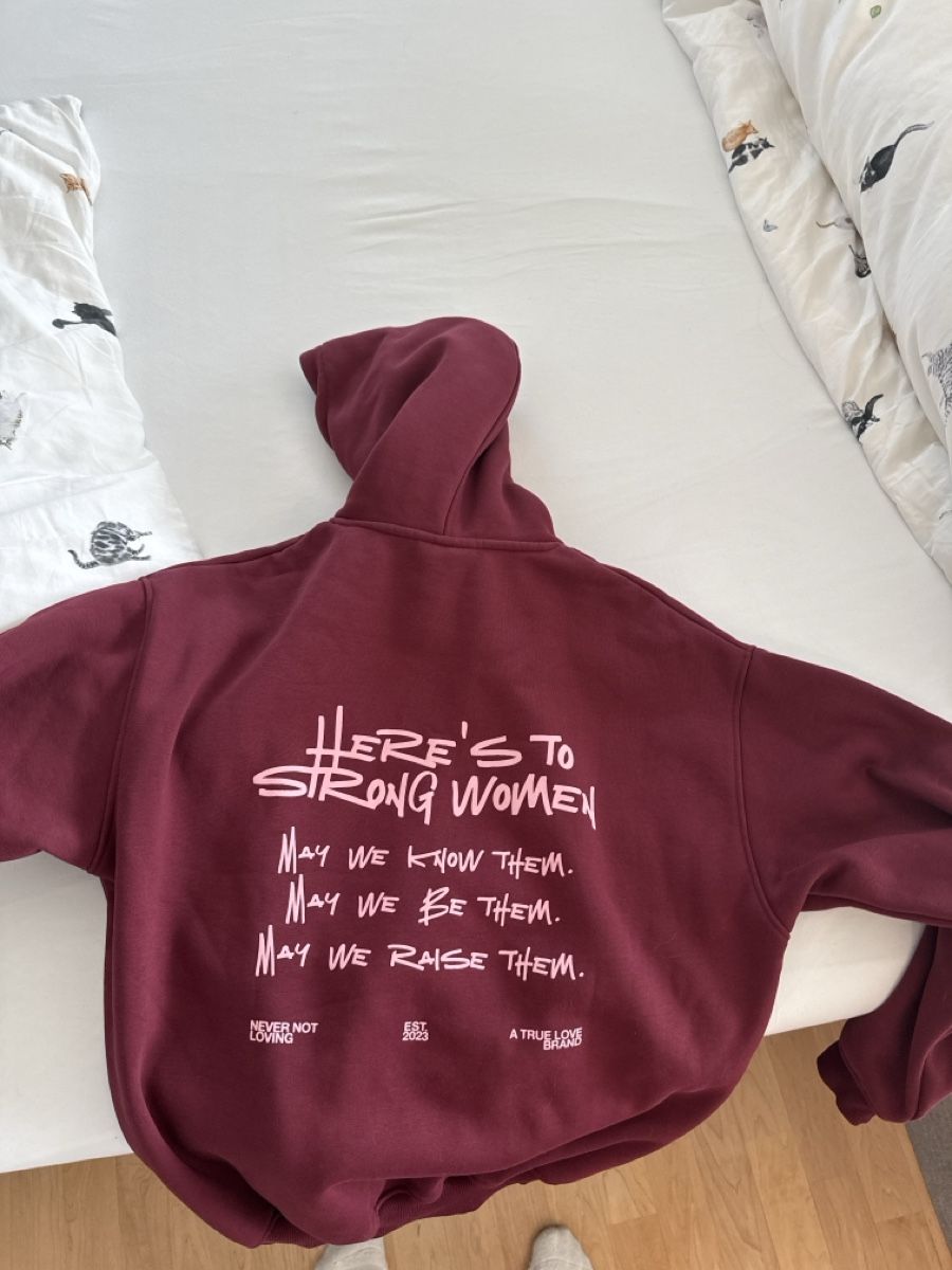 Pulls & Sweat-shirts: Kapuzenpullover NEVER NOT LOVING Weinrot Grösse XS  – Neuf avec emballage d'origine à Eich par jasmingrueter 1