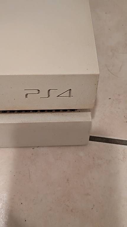 Konsolen: PS4 Konsole ohne etwas altes System Software drauf – Gebraucht aus Wattenwil von karinschaw 2