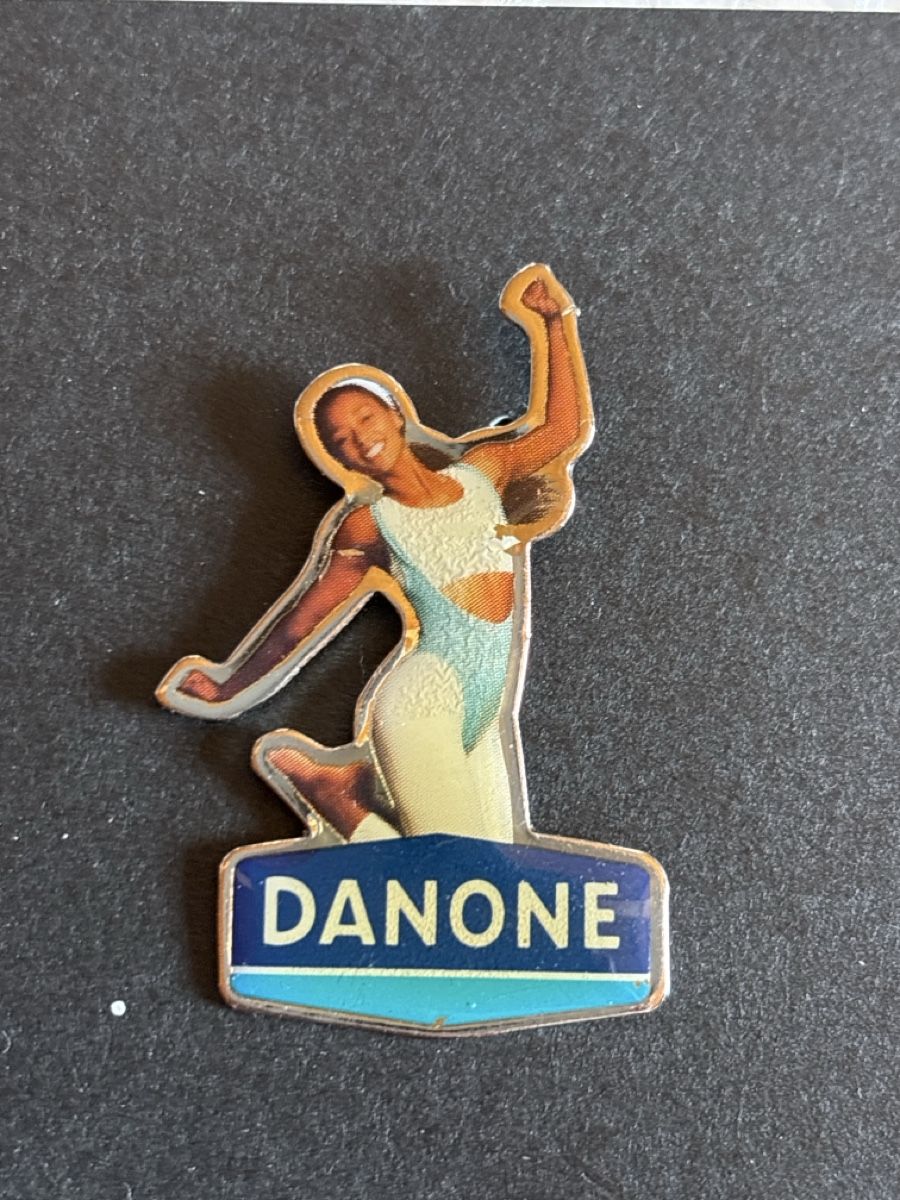 Placchette & Badge: Pin Lebensmittel Danone – Usato da Lützelflüh-Goldbach venduto da NicoleL.