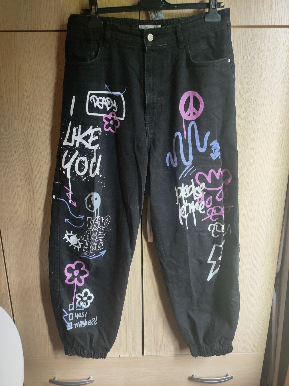 Bershka Jeans: Jean noir jogger, taille 40 – Usato da Lausanne venduto da Cassandra11