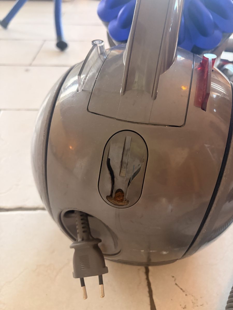 Dyson Aspirapolveri & Accessori: Aspirateur Dyson – Usato da Lavigny venduto da Lea_9rxv 2
