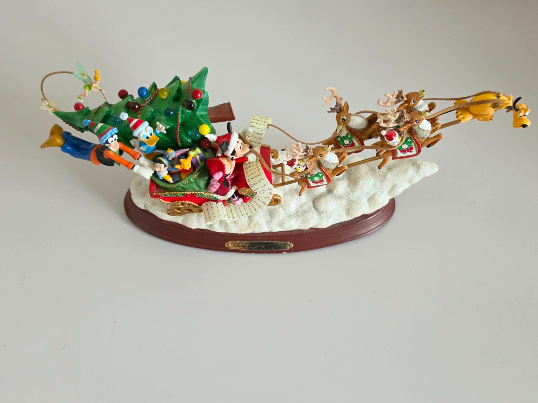 Disney Statuette: Disney Dashing Through the Snow - Bradford Exchange 2011 – Usato da Birr venduto da DisDas 2