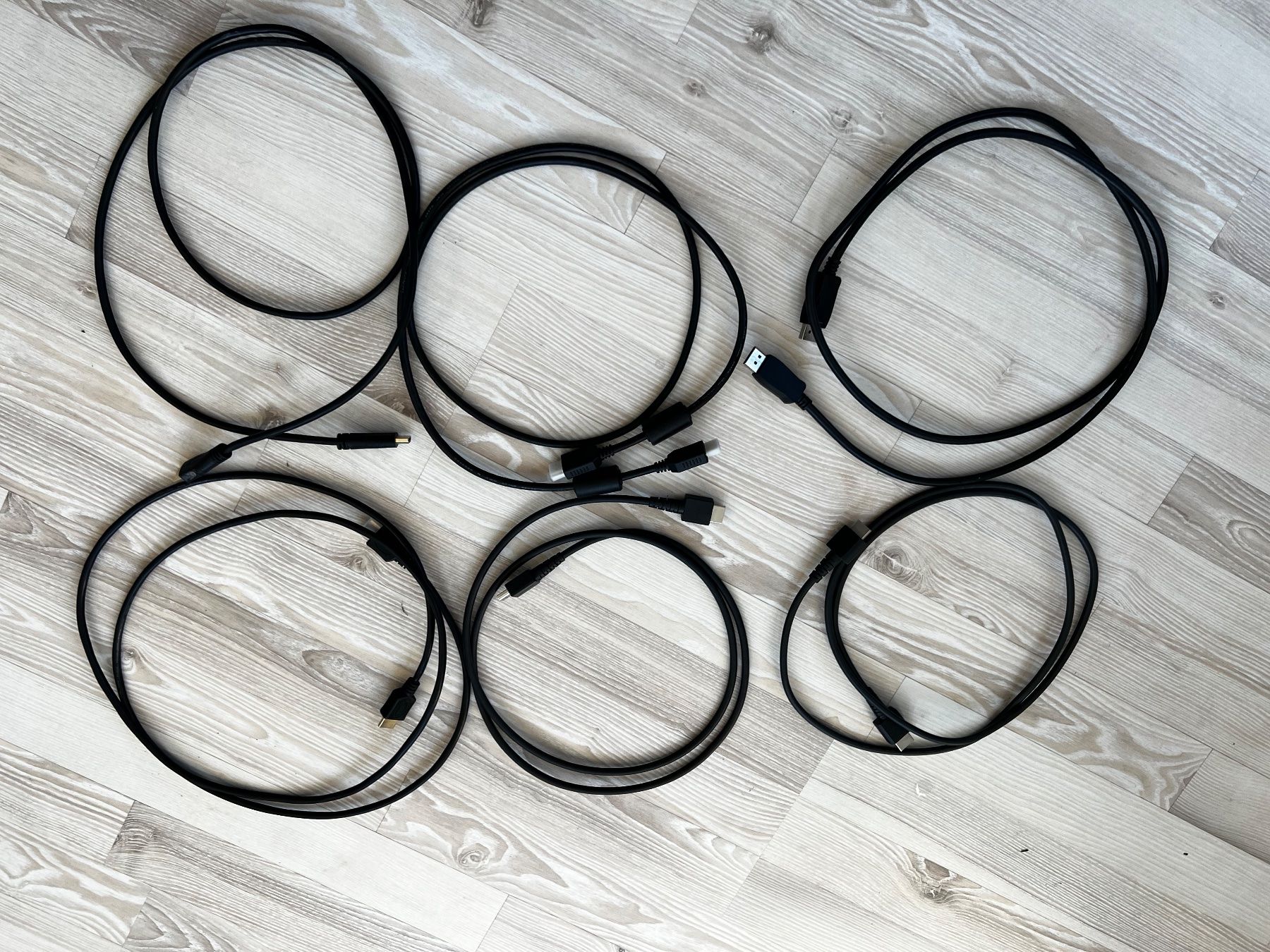 Cavi: HDMI kabel HDMI Kabelset – Usato da St. gallen venduto da Weltaristokrat