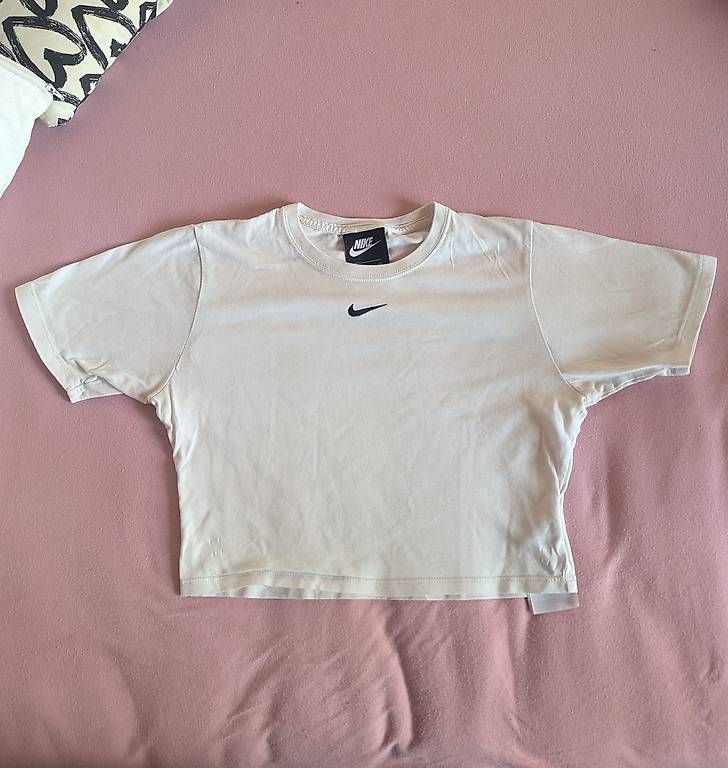 Tops: Crop top sport Nike  – Gebraucht aus Saillon von vic_xny8