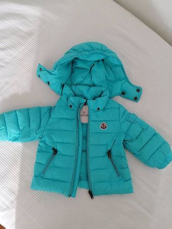 Moncler Kleinkinder-Winterjacke. 