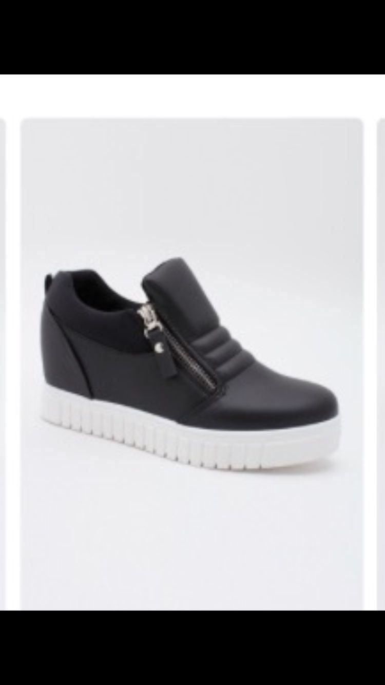 Scarpe da donna: Baskets noires love – Nuovo e nell'imballaggio originale da Petit-Lancy venduto da mina222