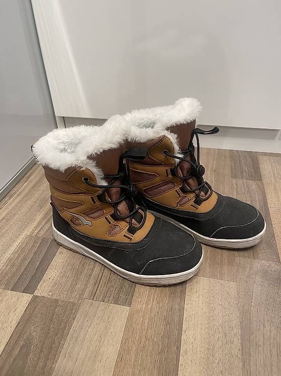 Scarpe per ragazzi: Winterschuhe Kinder 33 EU – Usato da Therwil venduto da Bridges