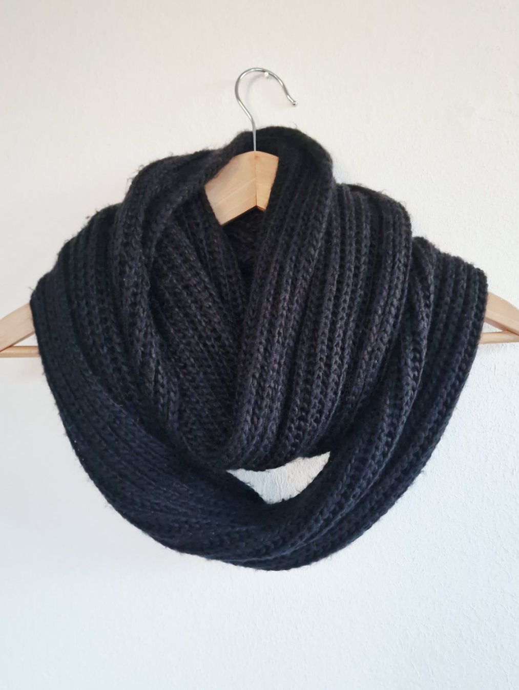 Foulards, Tücher & Schals: Damen Loop Schal von Replace ca. 72cm x 30cm Schwarz – Gebraucht aus Hallau von CHACLA