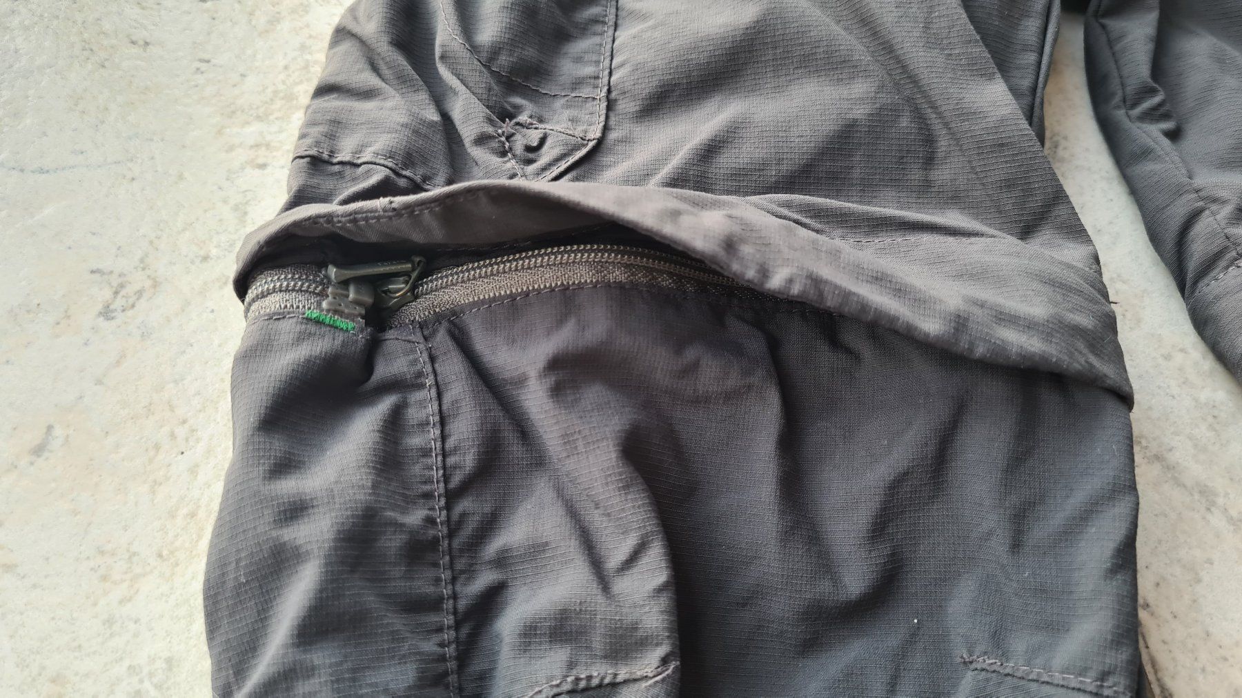Decathlon Pantaloni: Zip-Off Outdorhosen 125/132 – Usato da Obergösgen venduto da schesom 3