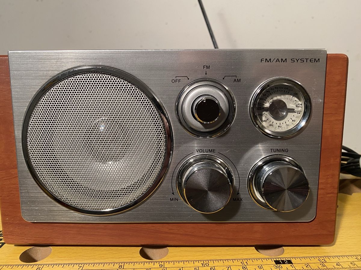 Radios: Retro Radio AM/FM Holzoptik – Gebraucht aus Volketswil von Ahot 1