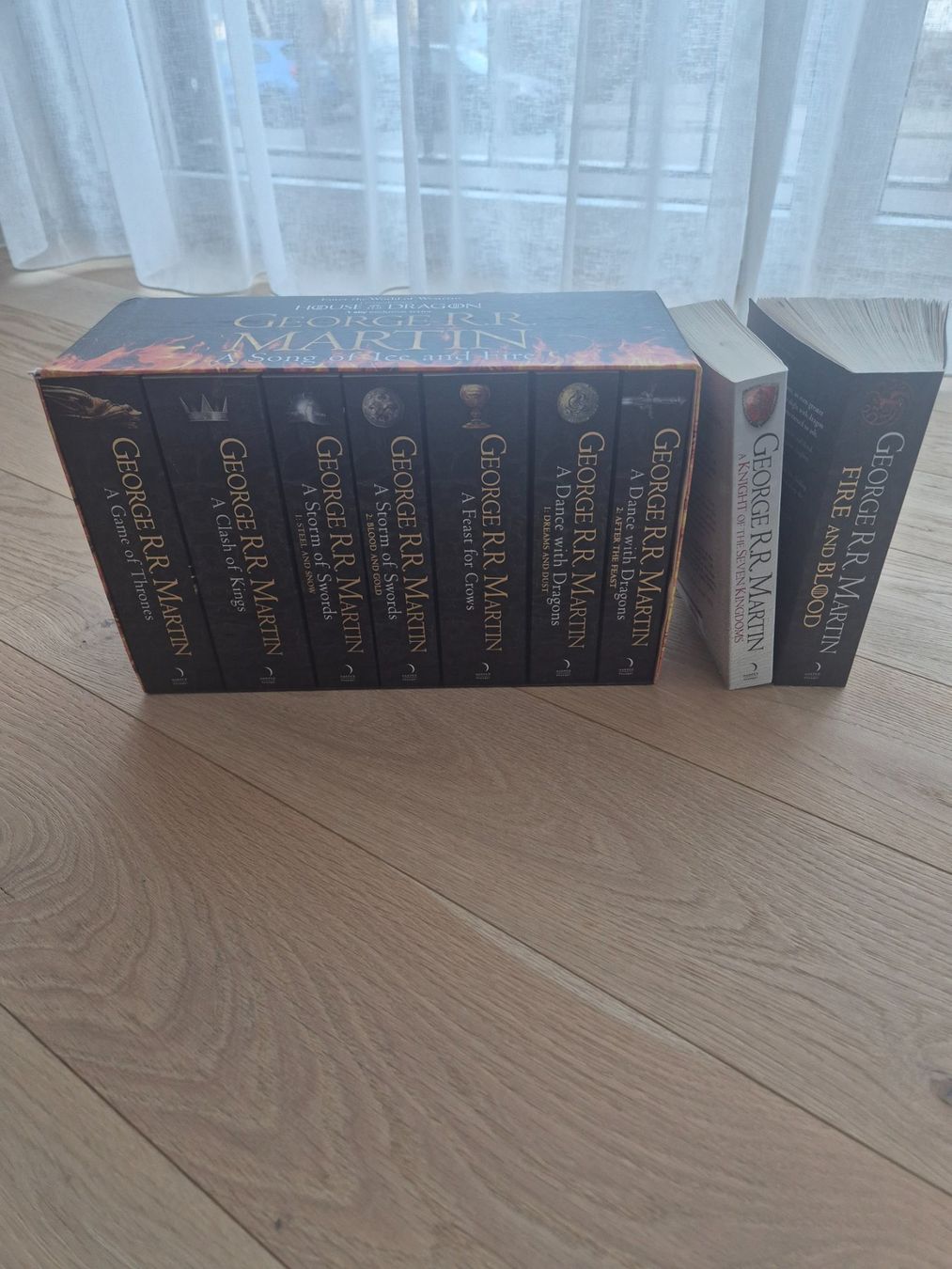 Libri: Game of Thrones box set + 2 bücher – Usato da Winterthur venduto da ml-ay15